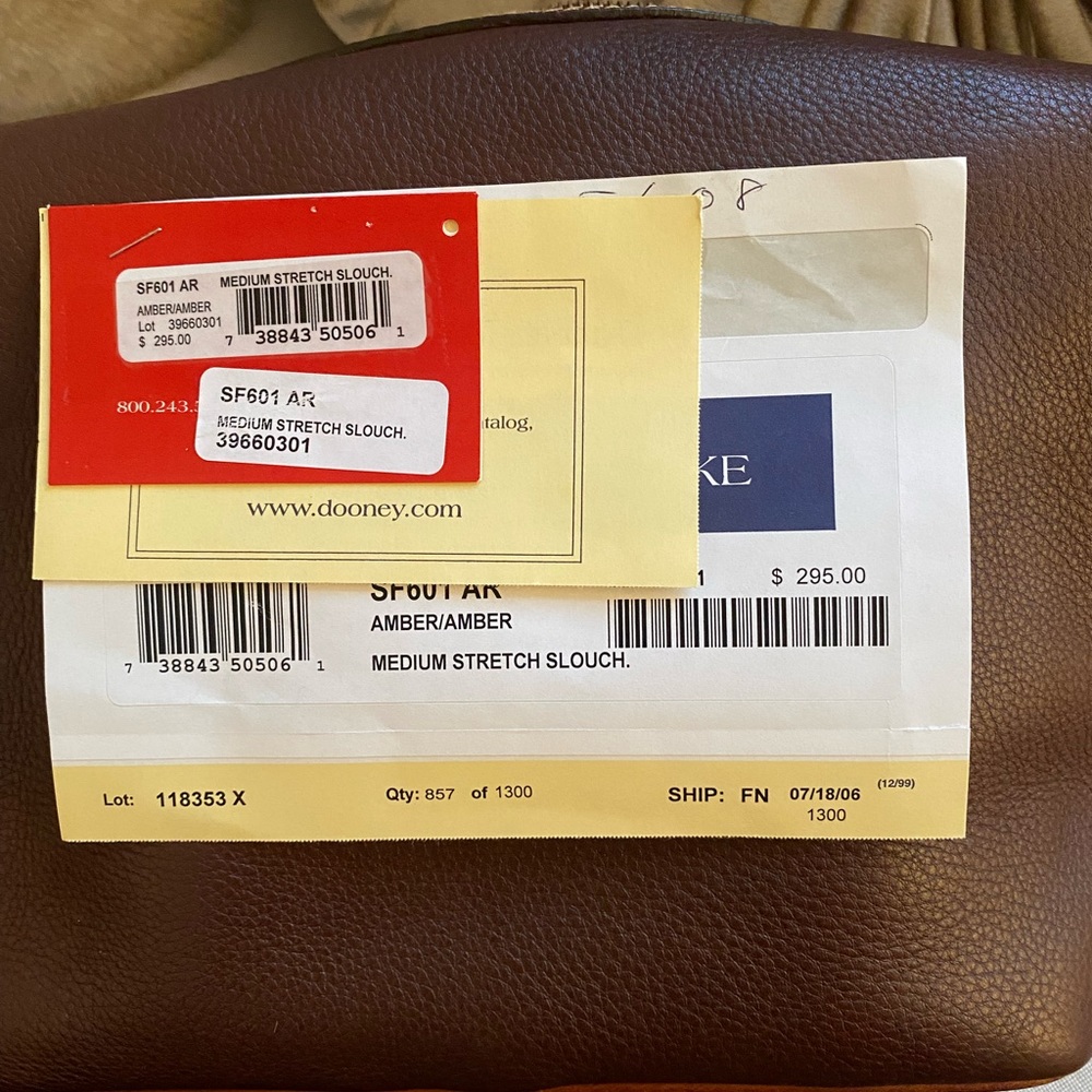 GIVVY DEC 31 Like new Amber Dooney & Bourke Medium Stretch Slouched Shoulder Bag - Picture 11 of 11